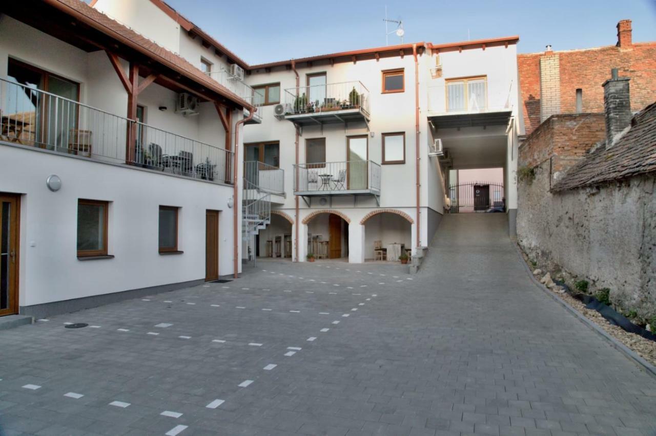 Rezidence Konevova, Mikulov Apartment Luaran gambar